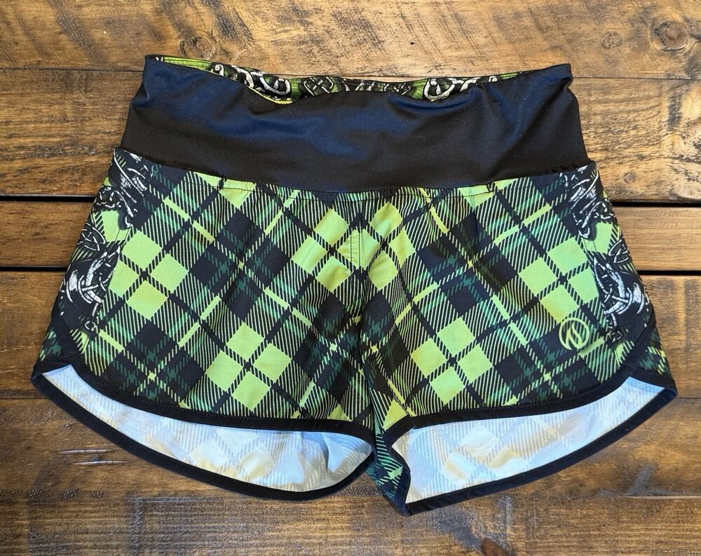 INKnBURN Women's Celtic Plaid Knot Shorts Size 2 Green & Black Athletic Shorts